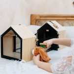 Small Foots Zajčja kletka z zajčkom in dodatki